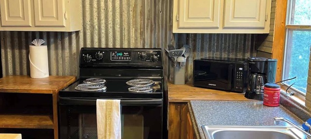 Clean and Basic Accommodation in Cedar Creek