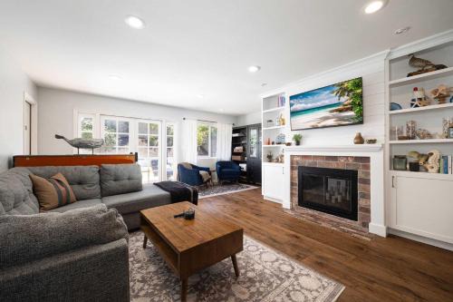 10 min to Beach Central Villa in San Diego