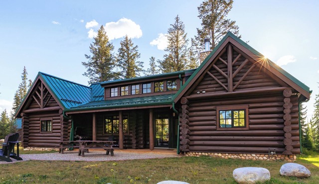 10-person Chalet 5 minutes from Jasper town in Jasper