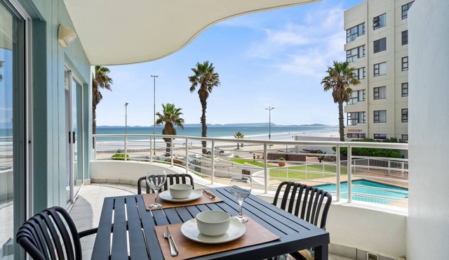 14 Cap d'Azur - Three Bedroom Apartment, Sleeps 6 in Cape Town
