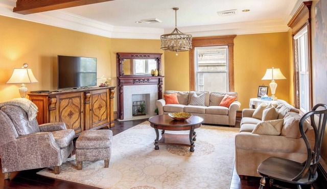 15% off Spring Special | Mansion | Pet-Friendly | Downtown in Clarion