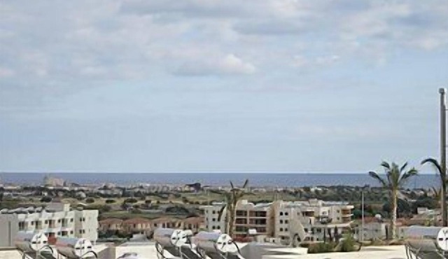 2-bed 2-bath luxury apartment with Shared Pool, A/C, Wifi in Oroklini