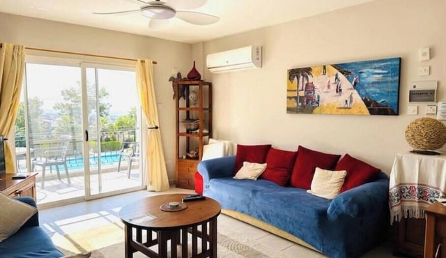 2 bed w/Pool and amazing views in Kyrenia