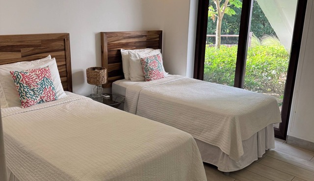 2-bedroom condo Beachfront in Hacienda Iguana in Tola