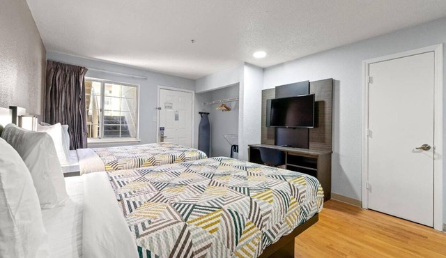 2 Queen bed|Non Smoking in Duluth