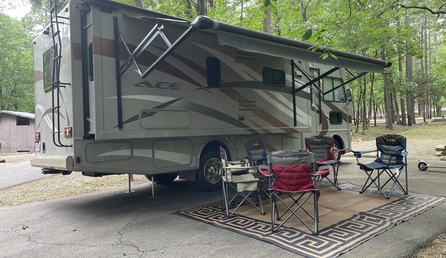 2015 Thor ACE Motorhome right off Pig Trail with views of White rock. in Ozark