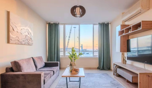 2BR Sunrise Port View Apt Steps from Finikoudes