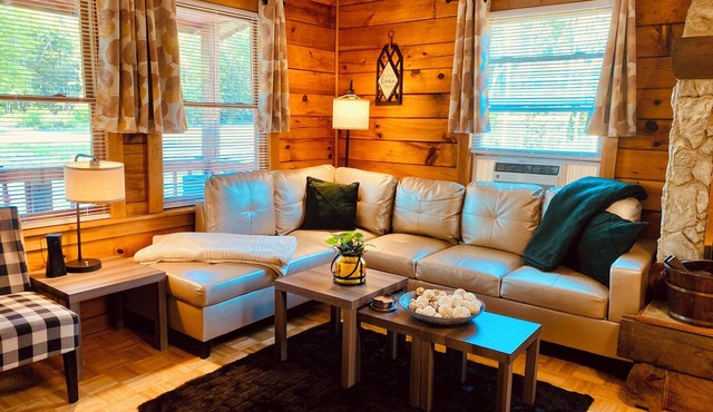 3 bdrm 2 BA cabin with WiFi, AC near Surry, Hopewell, Wakefield& Prince George in Spring Grove