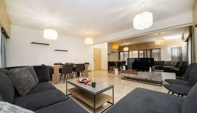 3 bedroom flat near center