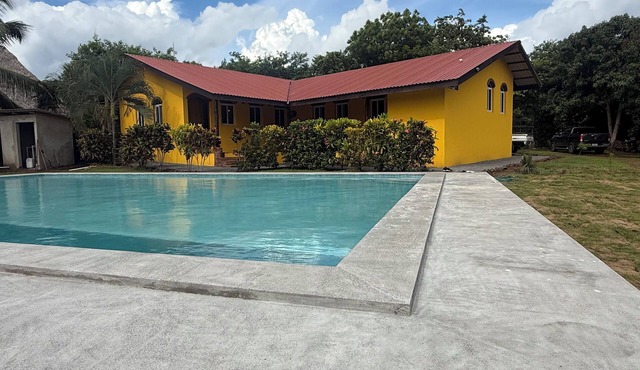 3-bedroom house in Cool Manzano Número 1 with large pool steps to the Pacific. in El Manzano Número 1