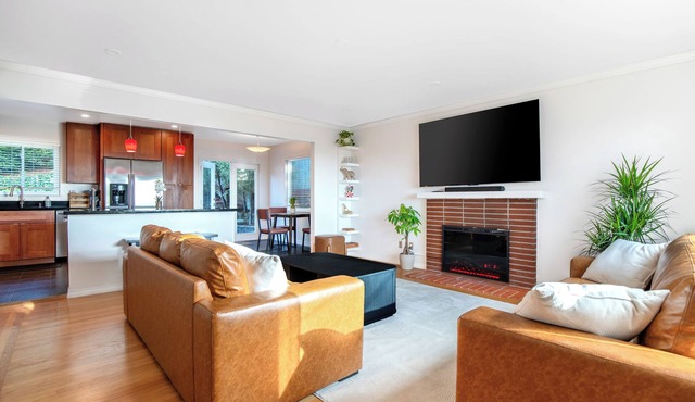 3-bedroom house in East Richmond Heights with panoramic Golden Gate View in Richmond