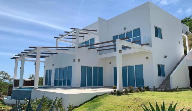 3 Bedroom Ocean View House in Las Salinas