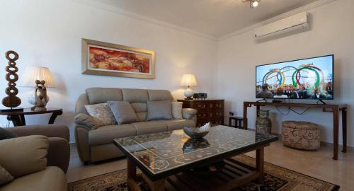 3 bedroom Villa Melandra with private pool and sea views, Aphrodite Hills Resort in Kouklia