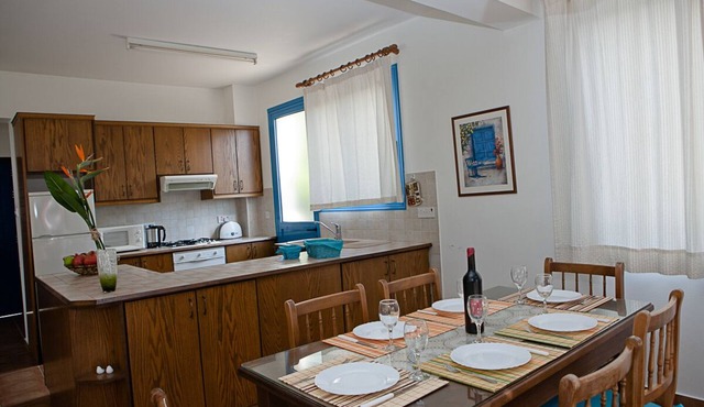 4 bedroom villa, close to the beach in paphos