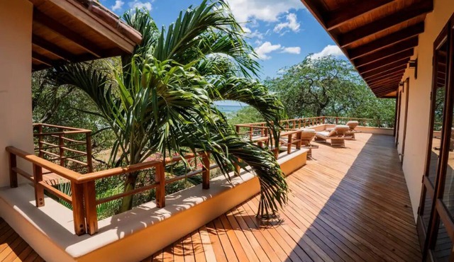 5br/5 bath Premium Villa right on Pangas Drop break in Tola