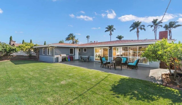 5br, Sleeps 10, 3 living rooms, Huge Back Yard in National City