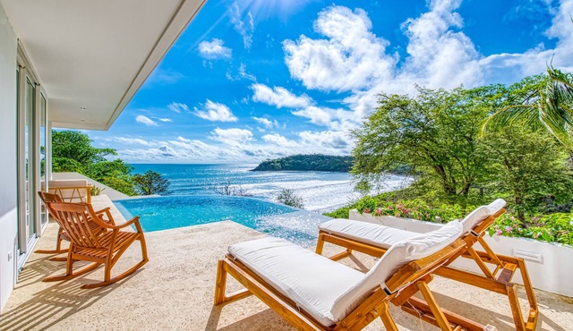 6 bedroom house on the surf beach Remanso! Introductory rates in San Juan del Sur
