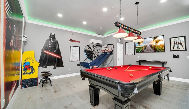 6 Bedroom Themed Villa Near Disney World with private Pool & Spot, Game Room in Kissimmee