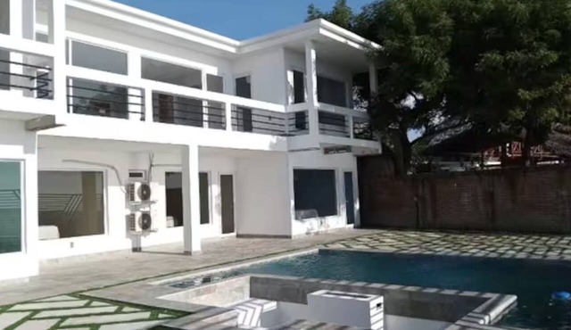 7-bedroom Beach Front house in Play Miramar with AC in Miramar