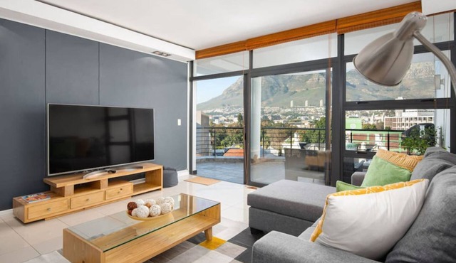 8th Floor- Table Mountain Views|Central & Secure in Cape Town