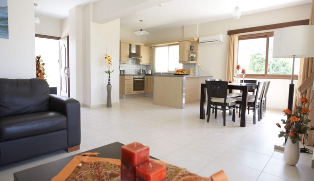 A Three-bedroom Villa With a Private Pool and Landscaped Garden Wi-fi in Pissouri
