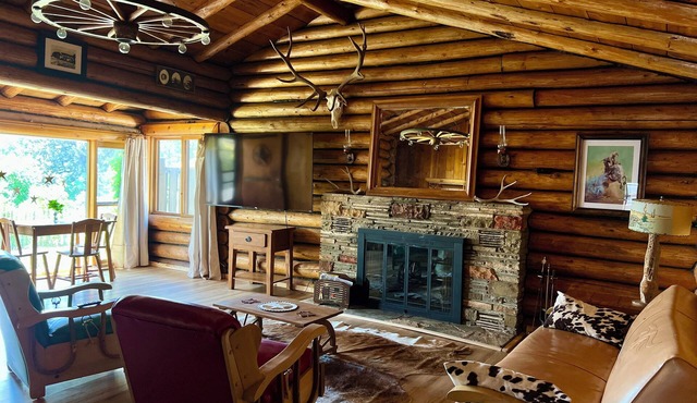 A Western Cabin Retreat in the Heart of Billings. in Billings