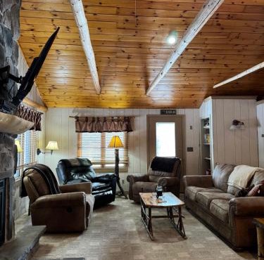 Adirondack Luxury Getaway in Eagle Bay