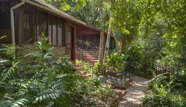 Air-Conditioned Casita w/Private Entrance, Screened-In Porch, & Great View in San Ignacio
