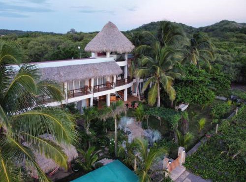 Alive Beach House in El Tránsito