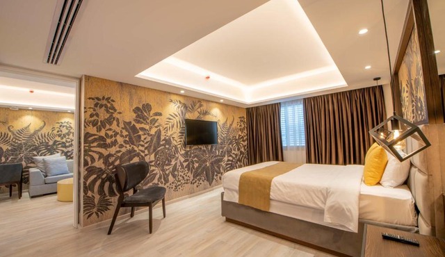 Almond Business Hotel