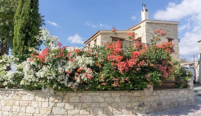 Almond Grove Villa - Peaceful Retreat in Simou in Simou