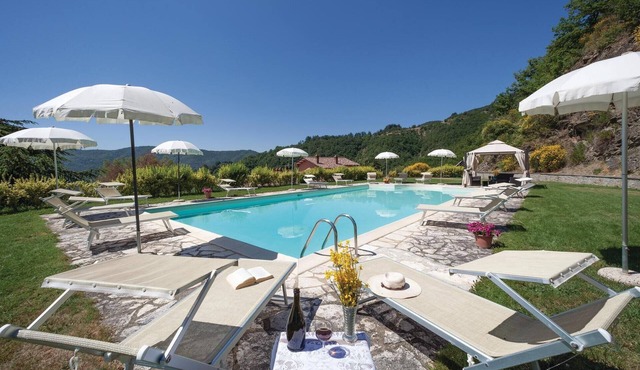 Amazing home in Cortona AR with private swimming pool, can be inside or outside in Cortona AR
