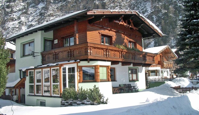 Apartment in Ski Paradise near Trails in Längenfeld