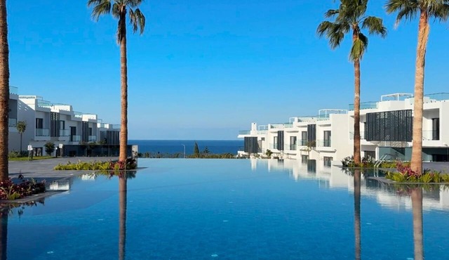 Apartment with Sea View and Resort Facilities