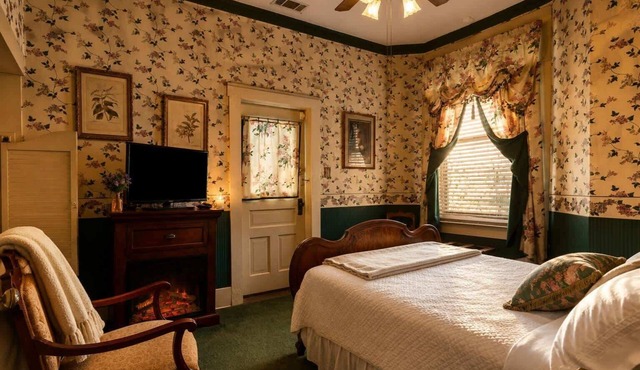 Bailey Inglish Suite Private Balcony in Bonham