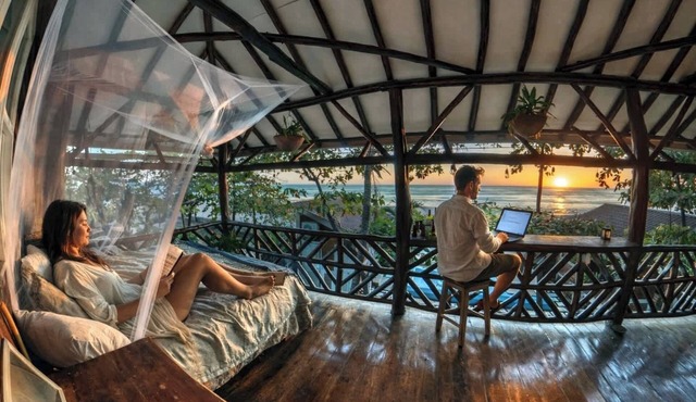 Balcony Bedroom w Romantic Sunsets - AC - Pool in Pochomil