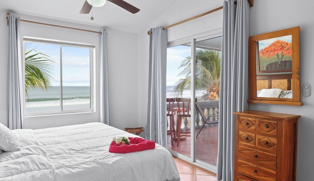 BEACH FRONT Hacienda Iguana Villa A19 3bd/2ba in Tola