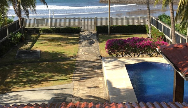 Beach Front House in Tránsito Beach , 5-Bedrooms, AC ,with Beachfront Pool. in El Tránsito