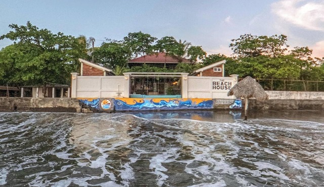 Beachfront 1-of-a-kind house w/AC, Pool, Wifi, ATV in Pochomil