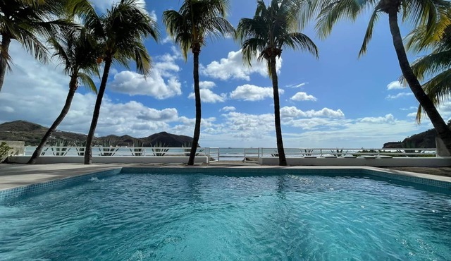 Beachfront Charming 4-bedroom house with WiFi and AC. 5 minutes to the town! in San Juan del Sur