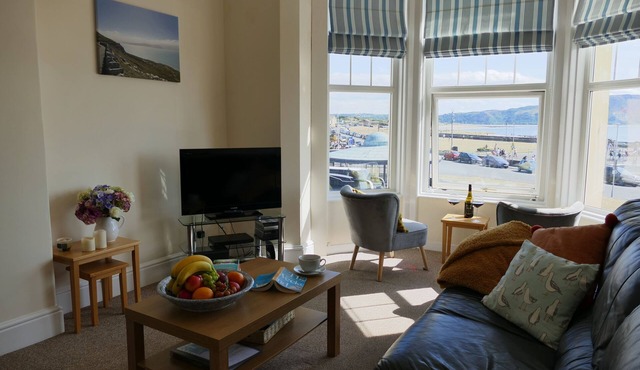 Beachfront, Homely Apartment in Llandudno in Llandudno