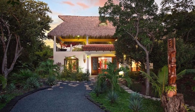 BEACHSIDE dream CASA KON TIKI 4bd/5ba /Hacienda Iguana in Tola