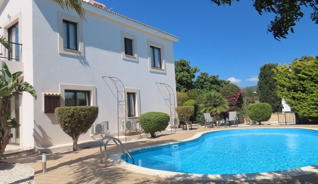 Beautiful 3 bed 2 bath Villa with large private pool - Secret Valley Golf Resort in Kouklia
