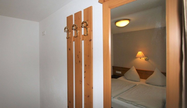 Beautiful apartment for 4 people with WIFI, pool, TV, balcony and pets allowed in Stumm