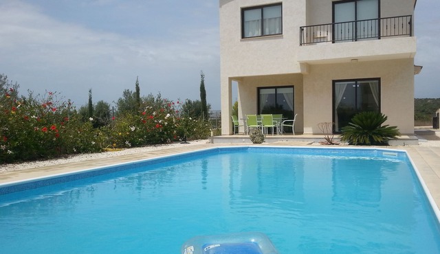 Beautiful Golf Villa With Private Pool And Sea Views, Car Included! in Kouklia