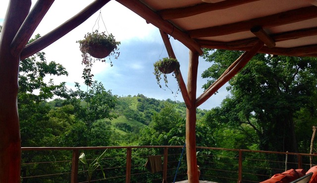 Beautiful Jungle Casa , walking distance to beach & town in Gigante Bay