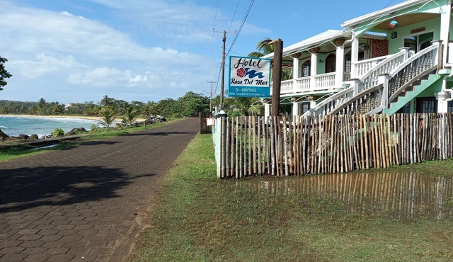 Beautiful one bedroom with partial view of the Caribbean Ocean in Corn Islands