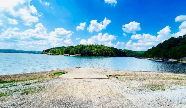 Beaver Lake Getaway in Rogers