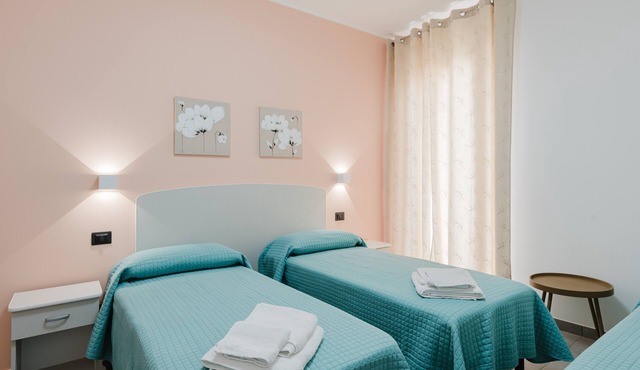 Bed And Breakfast Champagneria 'Room 4' with Shared Terrace, Wi-Fi and Air Conditioning in Castelvetrano