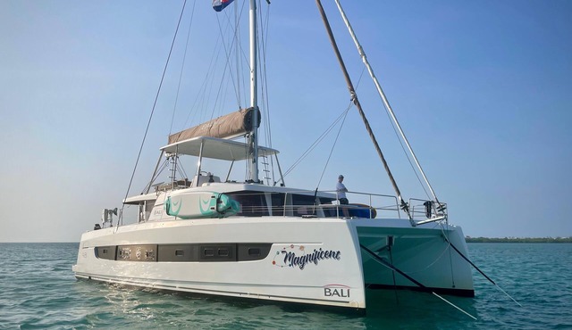 Belize All Inclusive Luxury Sailing Vacation on “Magnificent” in Belize City